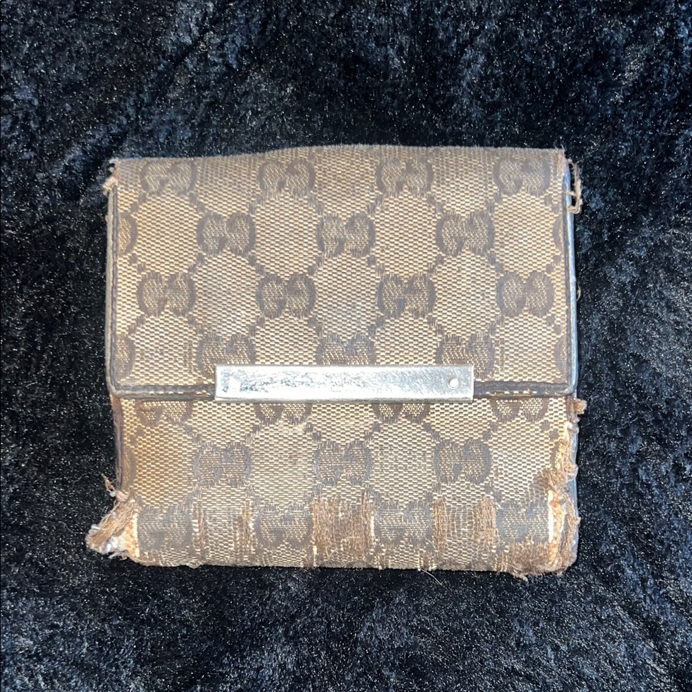 Women’s Gucci wallet